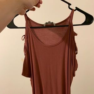 Medium Buckle cold shoulder quarter sleeve.